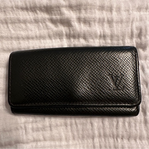 Louis Vuitton Accessories - LV Black Leather 4 Keyholder